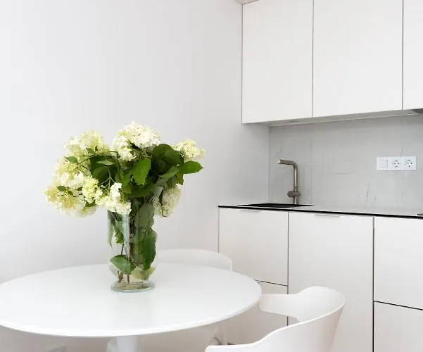 Brand New And Modern 1bdr *